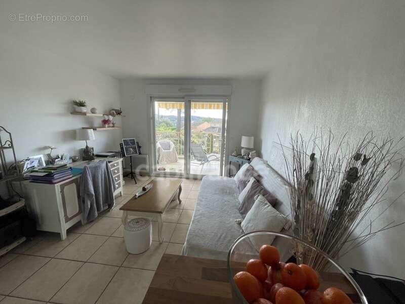 SAINT RAPHAEL appartement T2, terrasse, place de parking privative !! - photo 2