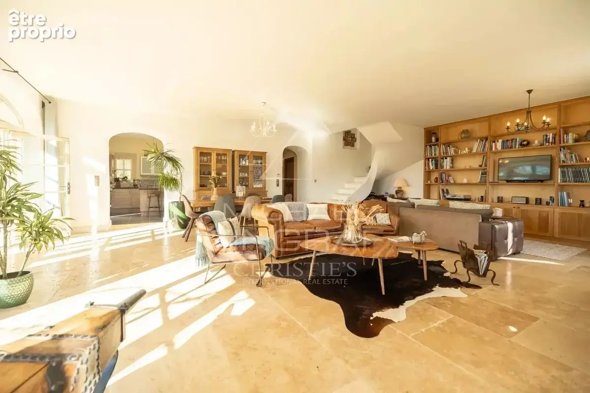 Saint-Saturnin d'Apt – Propriété de charme avec vues panoramiques, chambres d'hôtes et gîtes à 10 mn à pied du village. - photo 4