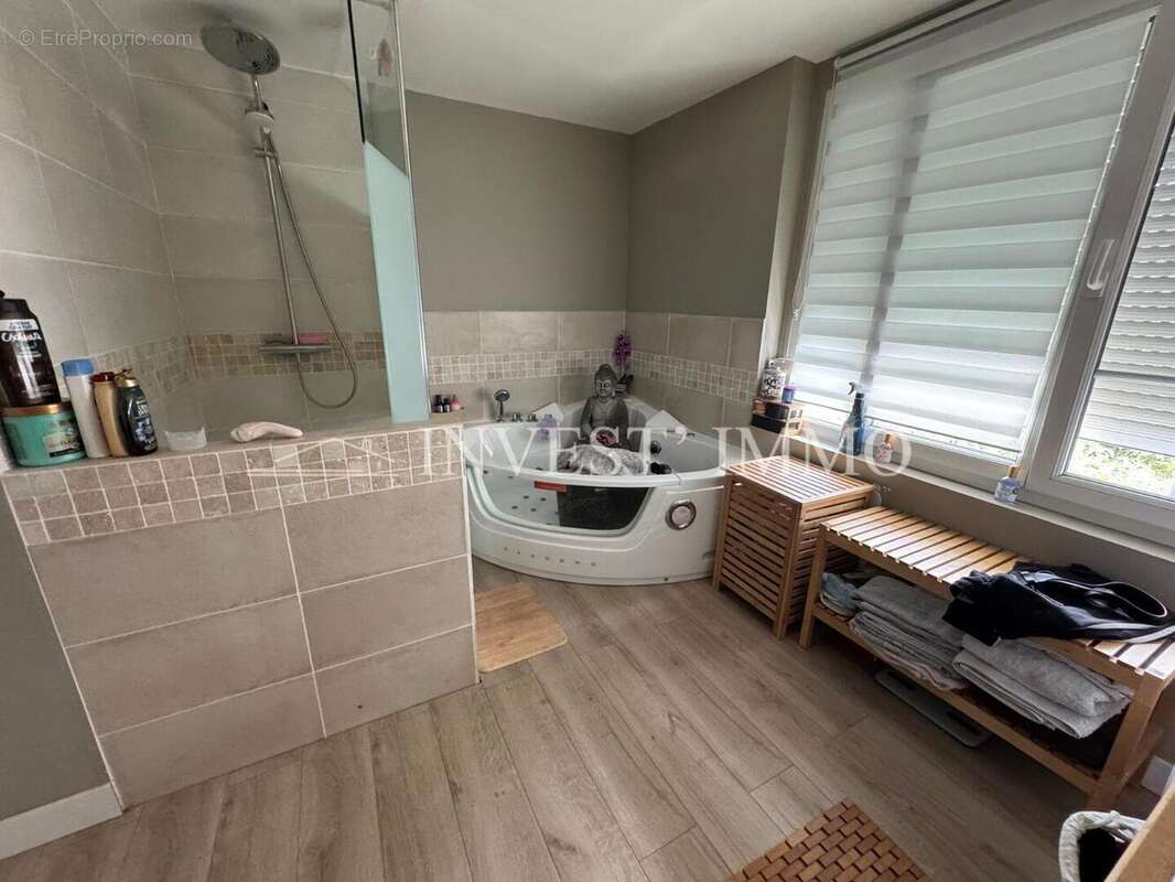Maison ancienne en pierre de 200 m2 – Volumes généreux et rénovation soignée - photo 6