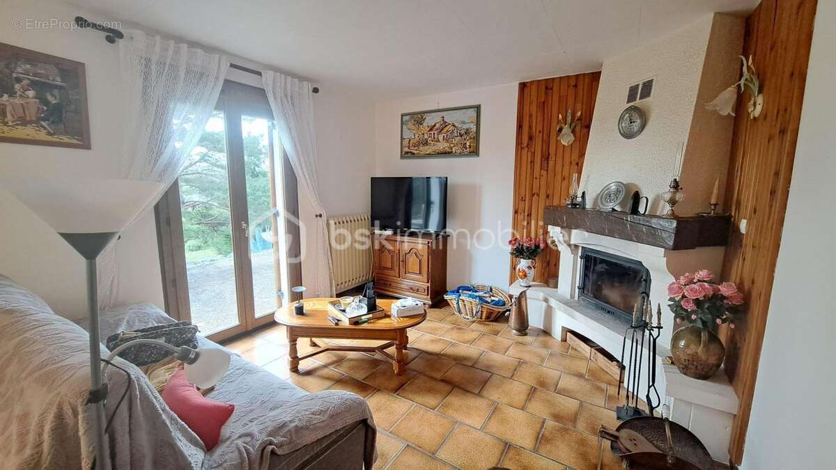 Maison à LEGUILLAC-DE-L&#039;AUCHE