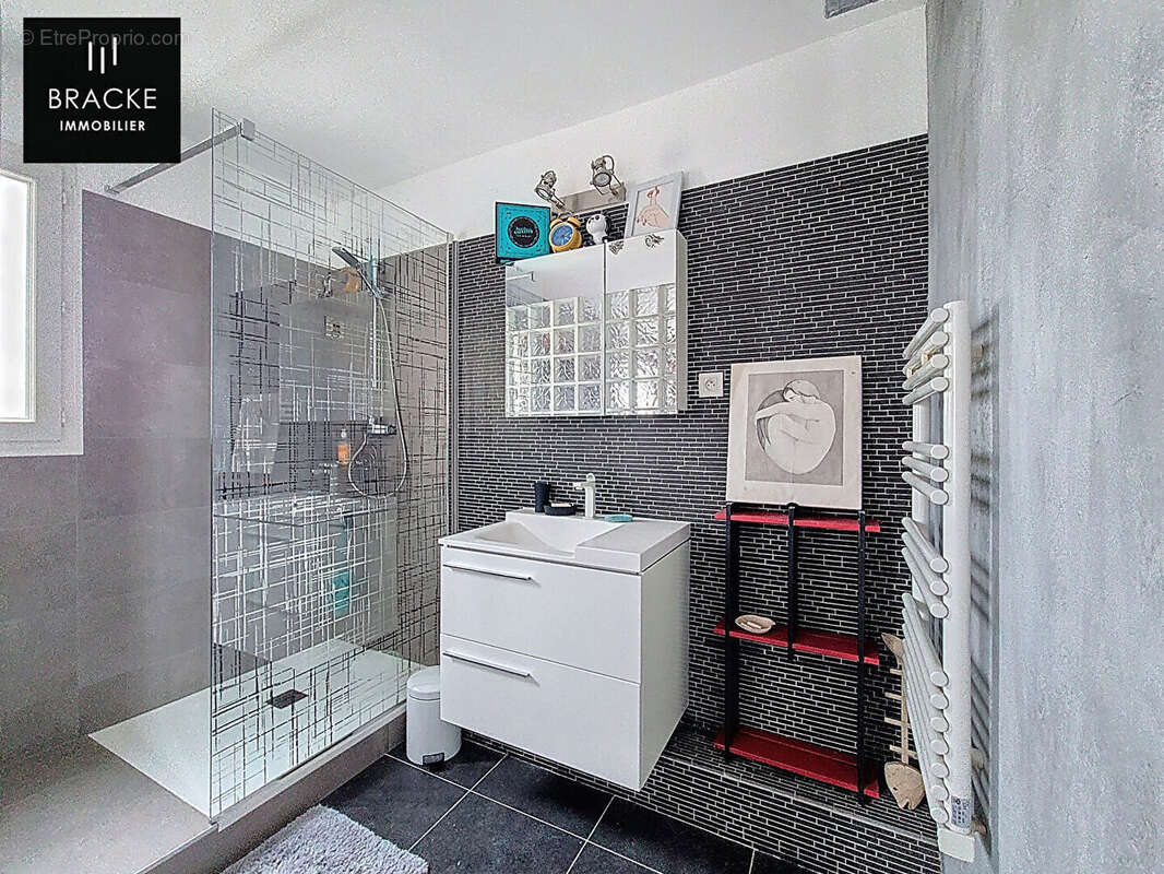 Appartement à COURBEVOIE