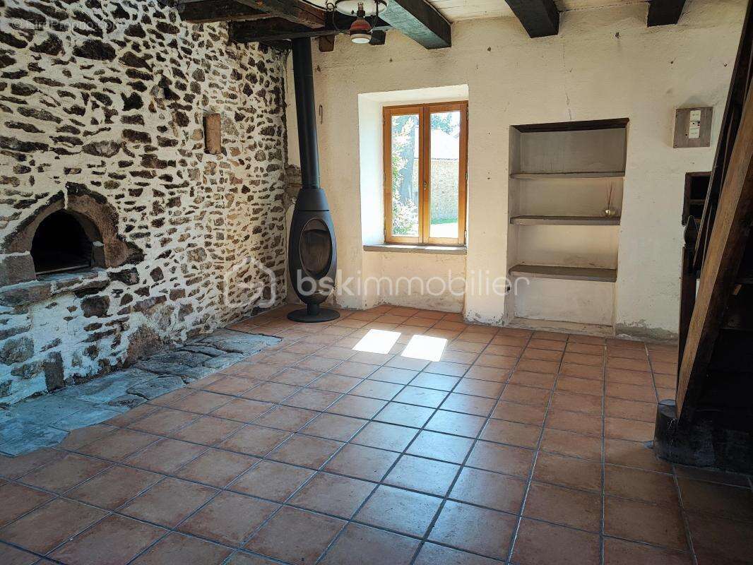 Maison à NEUVIC-ENTIER