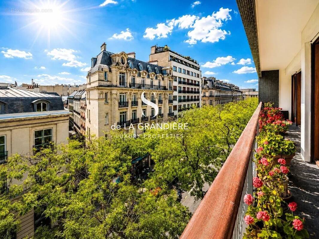 Appartement à PARIS-16E