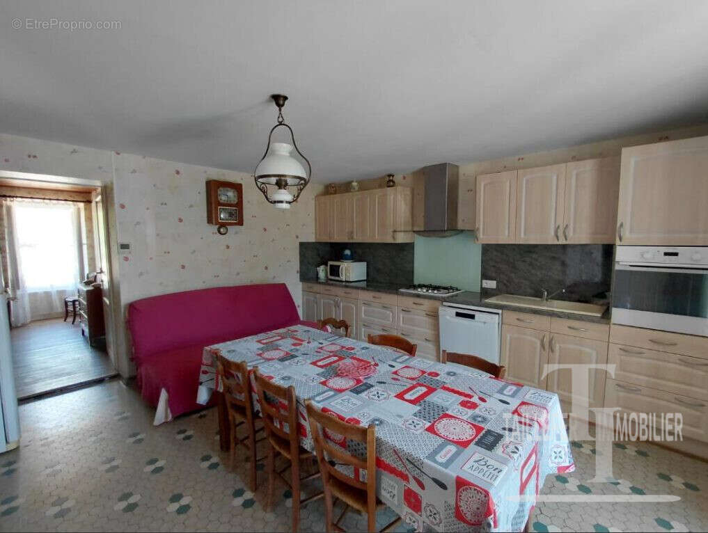 Maison à MILHAC-D'AUBEROCHE
