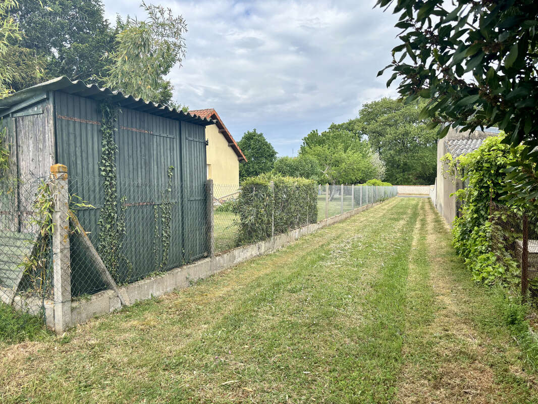 Terrain constructible de 1 494m2 - photo 8