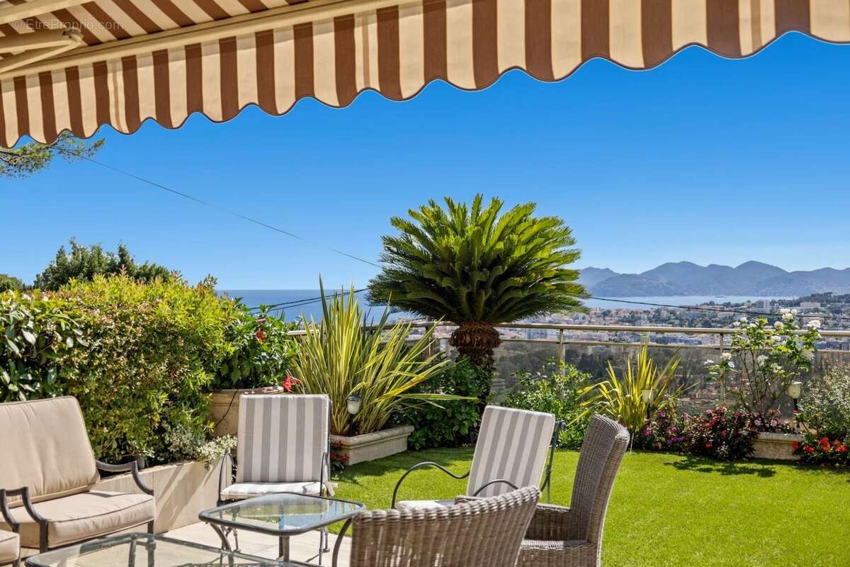 Appartement à LE CANNET