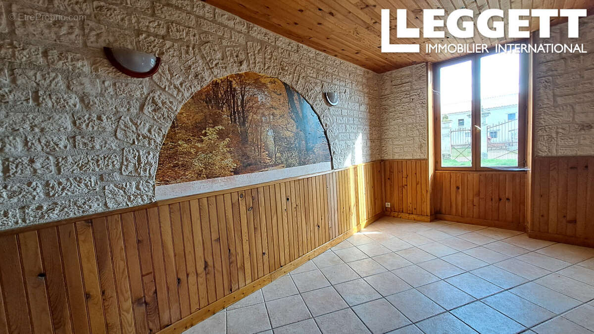 Maison à LONGRE