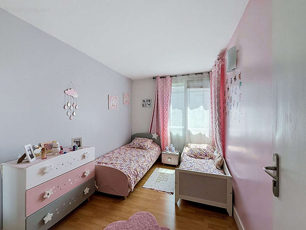 Montreuil, proche gare rer rosny, appartement 5 pièces avec balcons et cave. - photo 7
