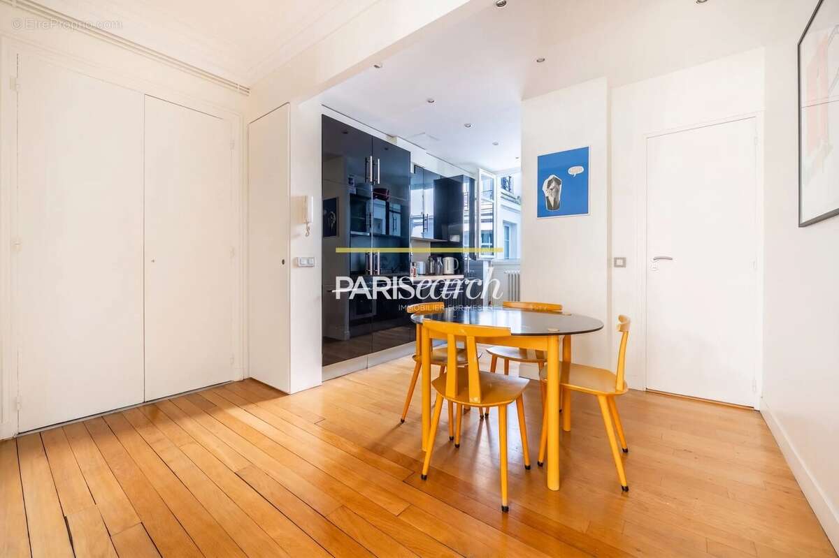 Appartement à PARIS-3E