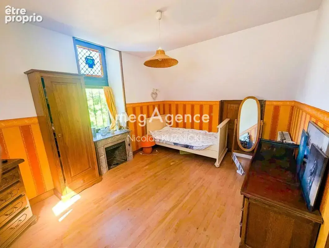 Corps de ferme de 200m² sur 4380m² de terrain - Nombreuses dépendances - photo 6
