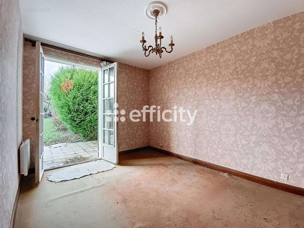 Maison à LE MESNIL-AUBRY