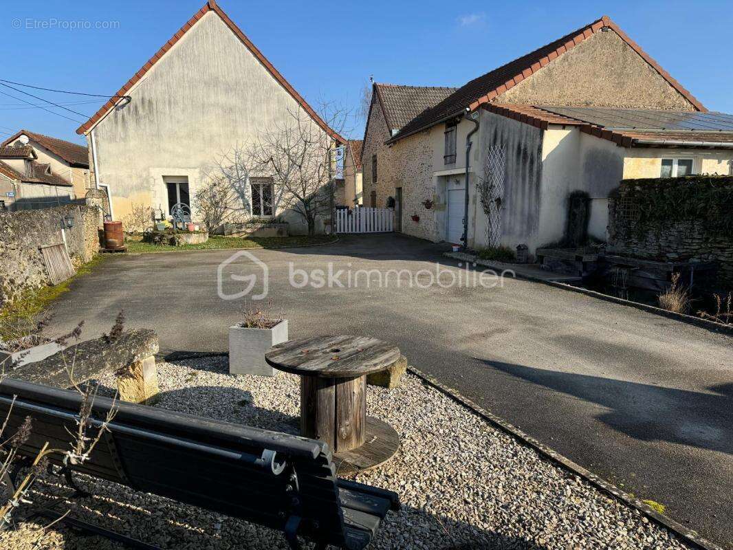 Magnifique Maison de Village de 251m² avec dépendances et piscine à Marzy - photo 29