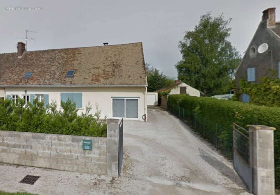 Maison à PONTOUX