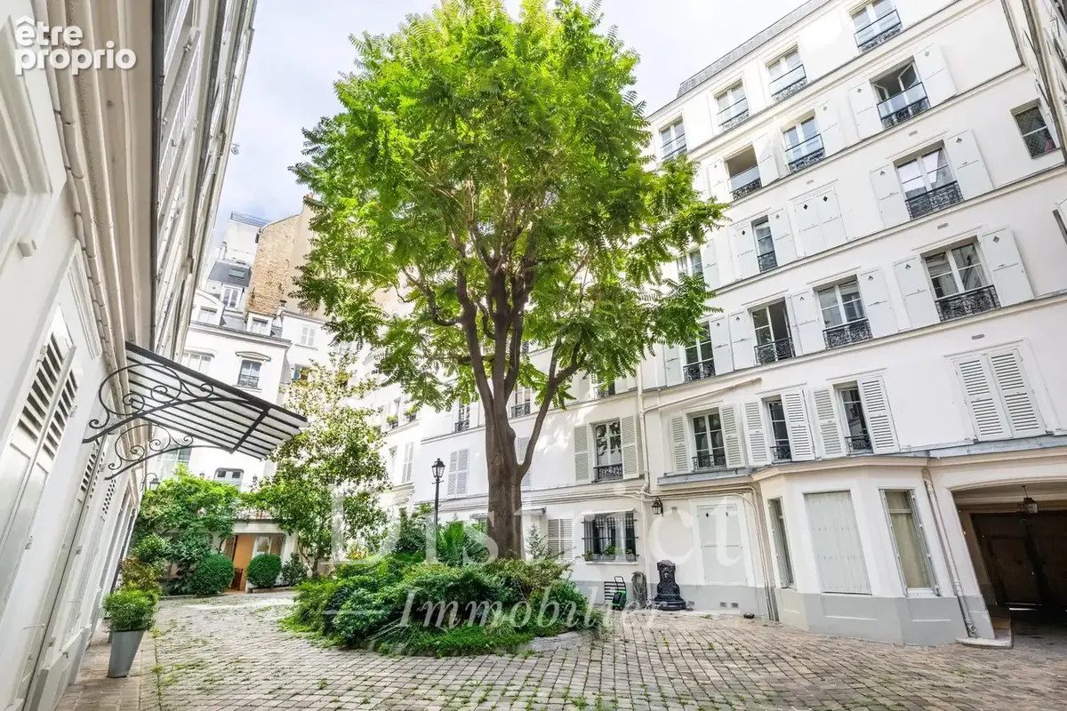 Faubourg Saint-Honoré - Magnifique 4 pièces refait à neuf au calme absolu - photo 11