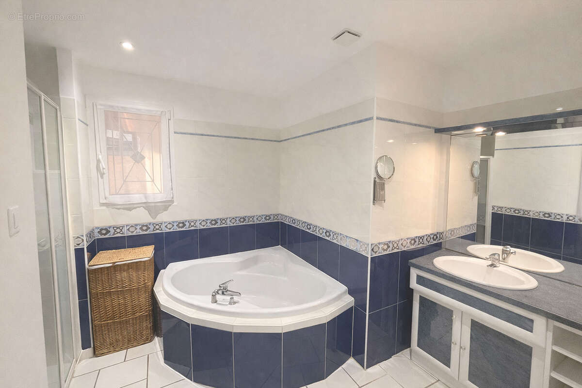 Maison à SAINT-MARCEL-LES-SAUZET