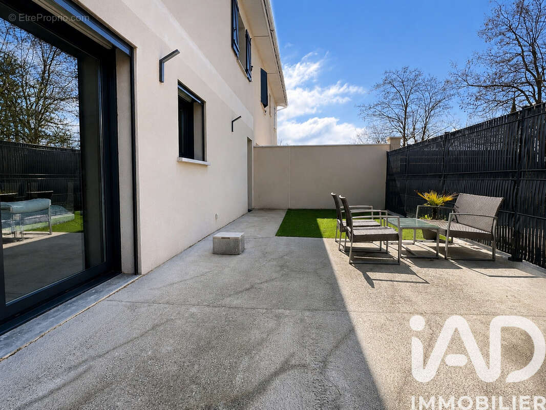 Maison 90 m² à Meyrieu-Les-Etangs  - photo 9