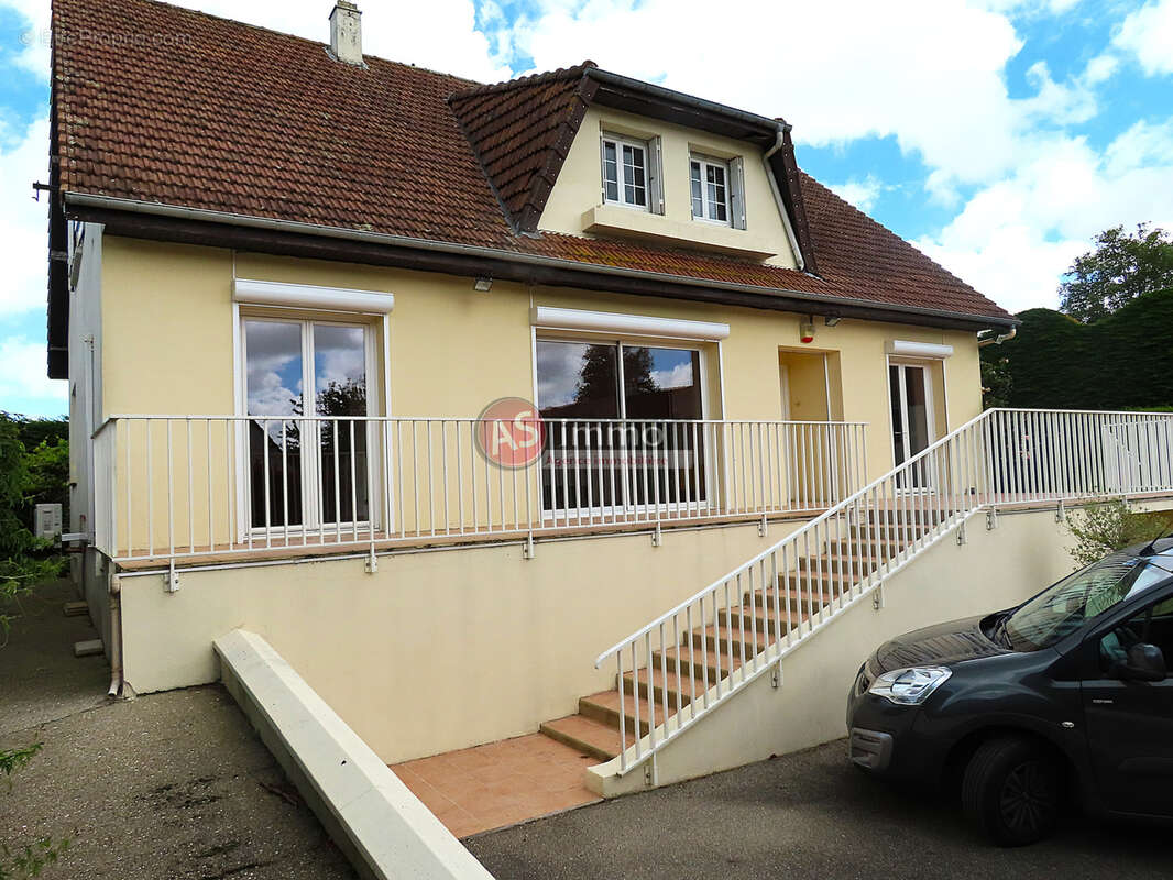 Maison à GREGES