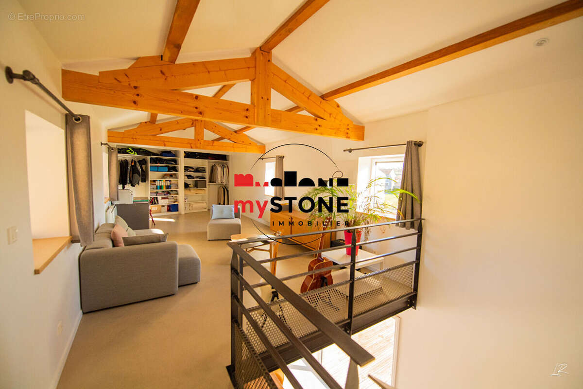 Maison à SAINT-ETIENNE-SUR-CHALARONNE