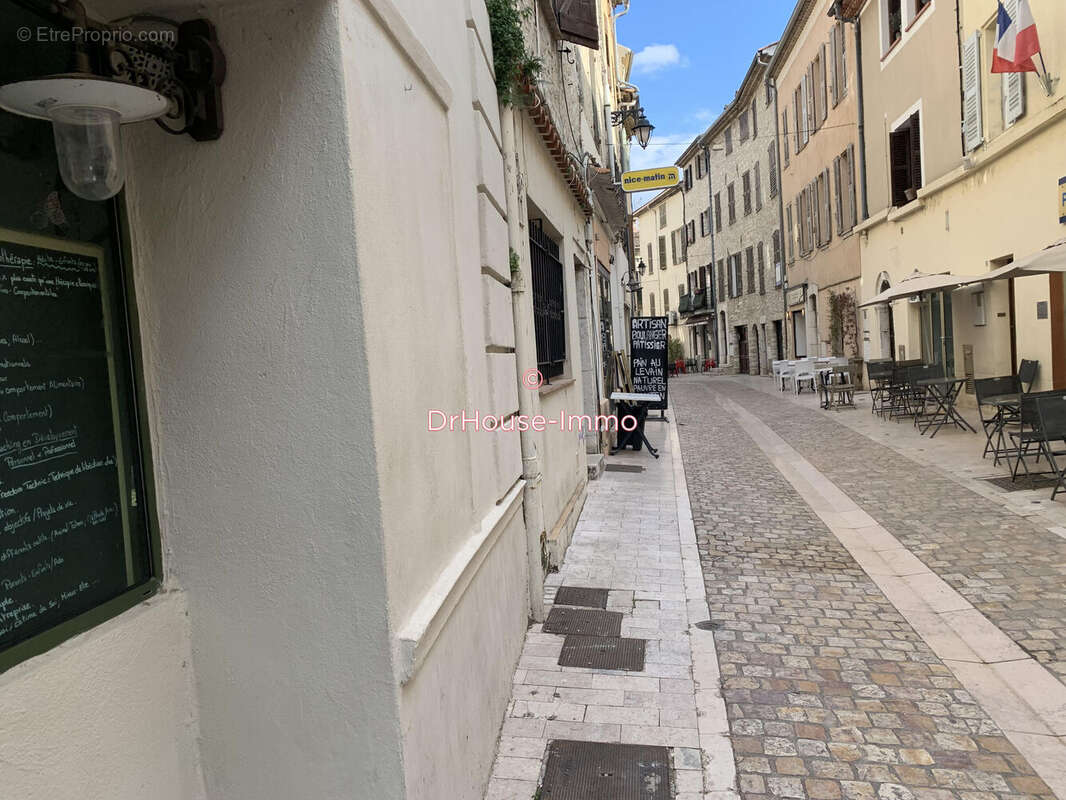 Commerce à LA COLLE-SUR-LOUP