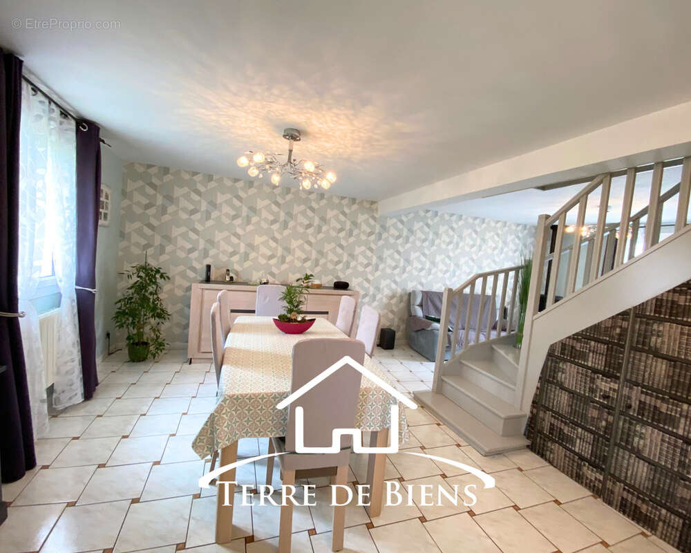 Maison à VIC-SUR-AISNE