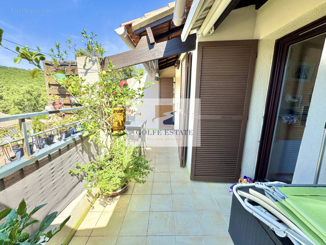 Appartement à LA CROIX-VALMER