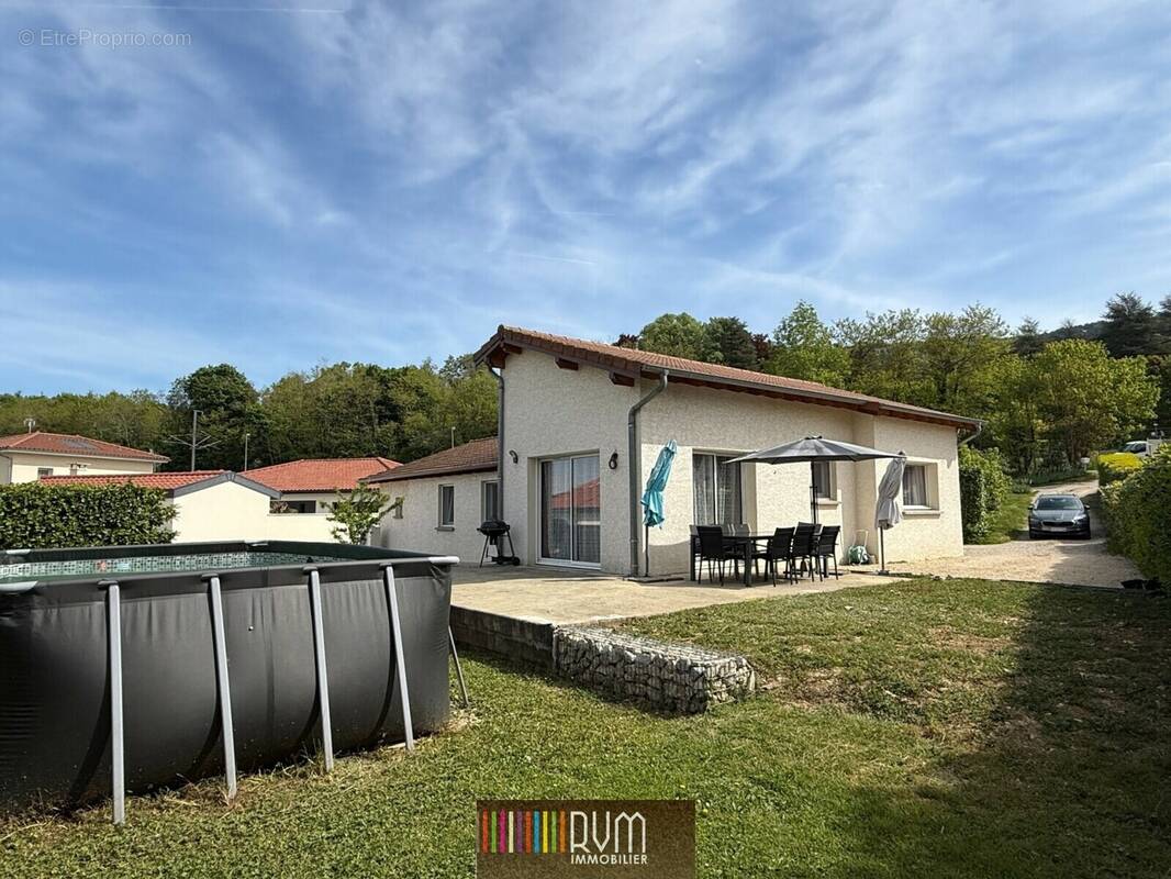 Maison à CEYZERIAT