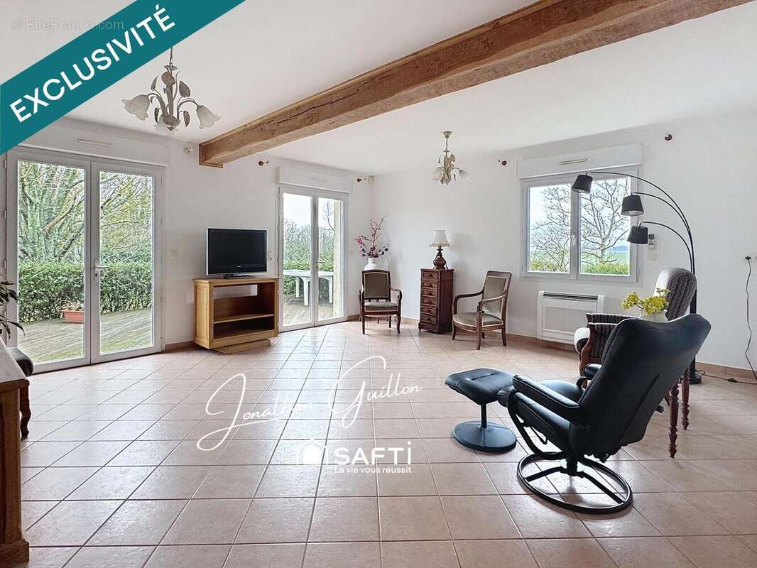 Photo 2 - Maison à CRECY-LA-CHAPELLE