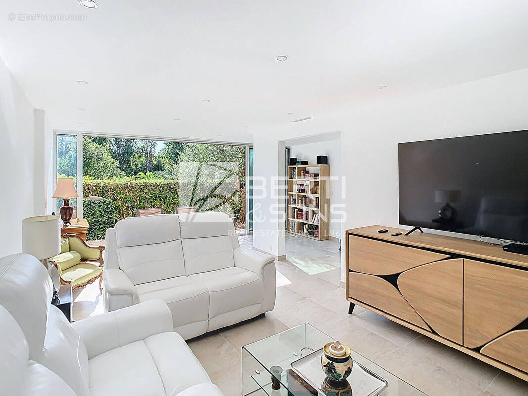 Appartement à MANDELIEU-LA-NAPOULE