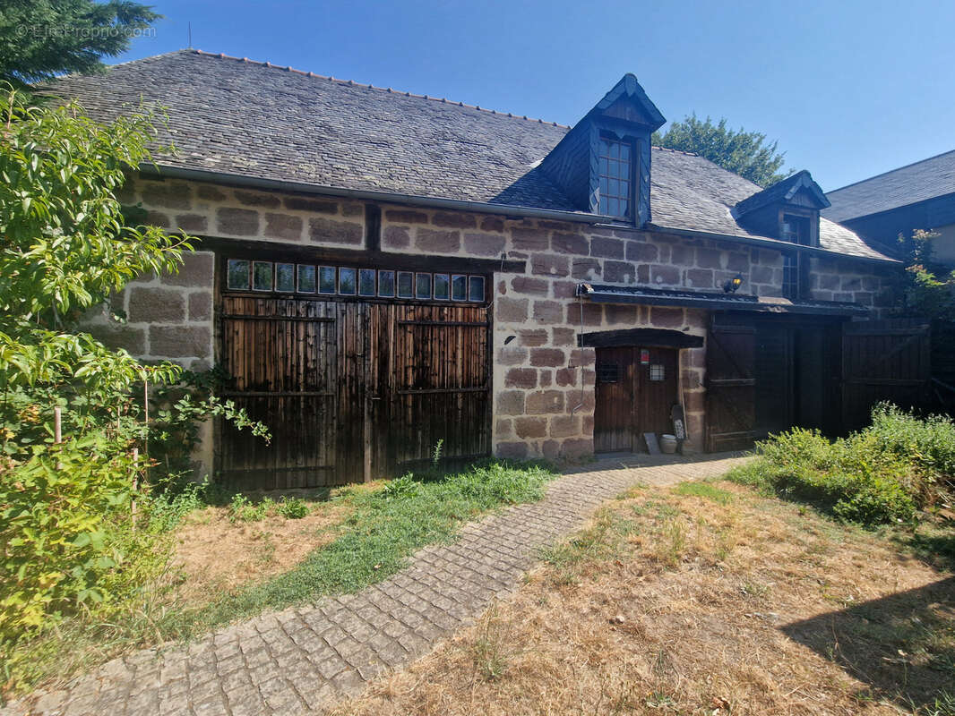 Maison de caractère en pierre avec grange   Saint-Viance - photo 15