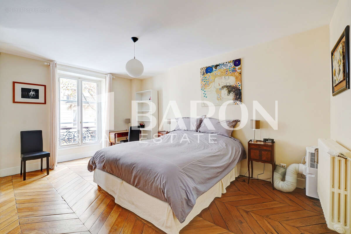 Appartement à PARIS-9E