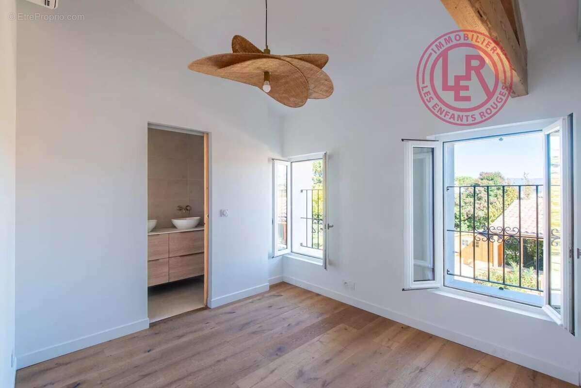 Appartement à LE PUY-SAINTE-REPARADE