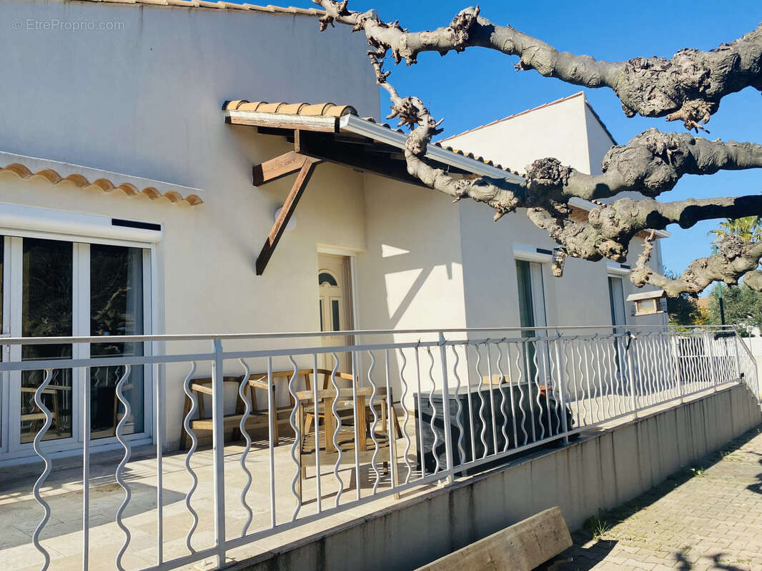 Maison à MAUGUIO