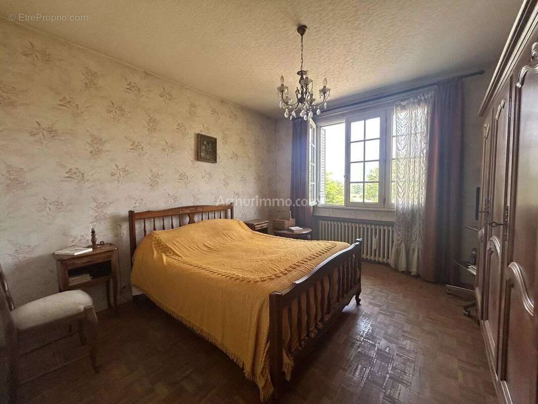 Maison à SAINT-VICTOR-DE-MORESTEL