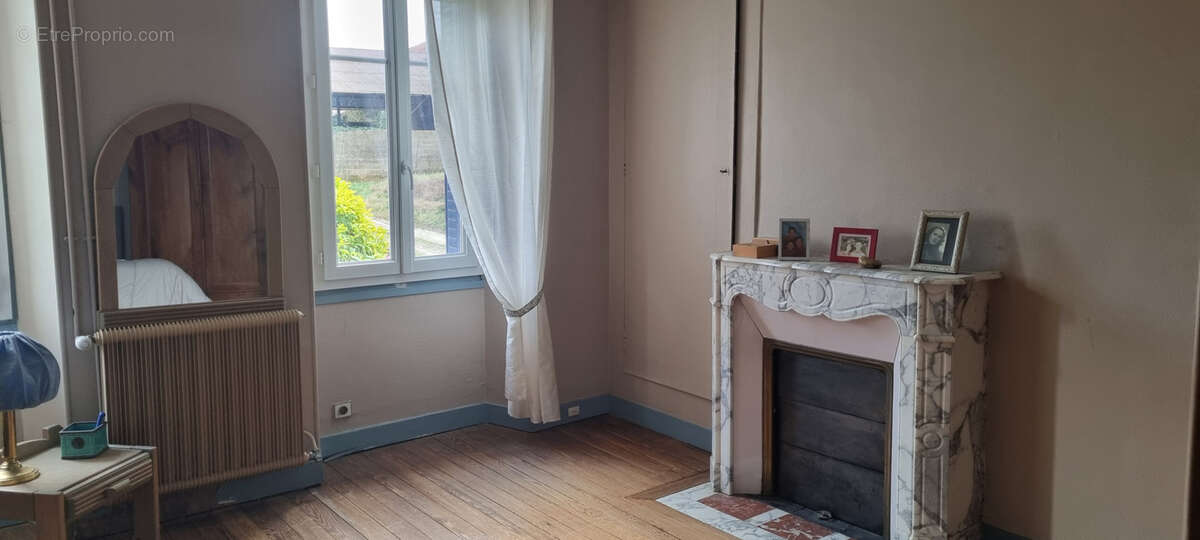 Maison à LES ORMES-SUR-VOULZIE