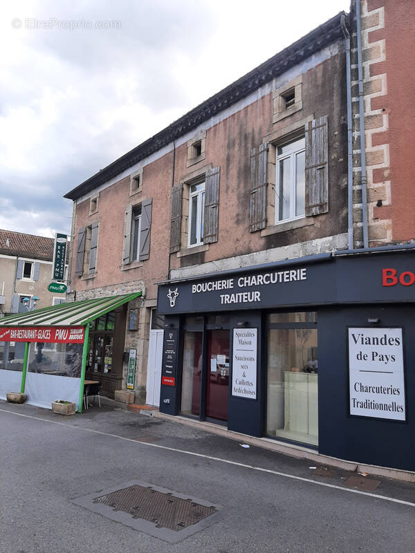 Maison à SAINT-SAUVEUR-DE-MONTAGUT