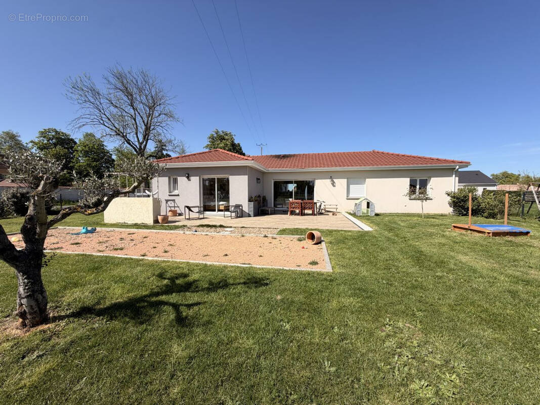 Maison à ESPINASSE-VOZELLE