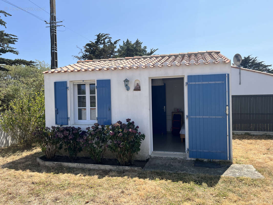 Maison à Ker Chauvineau, dans un chemin de terre, secteur très calme. - photo 12