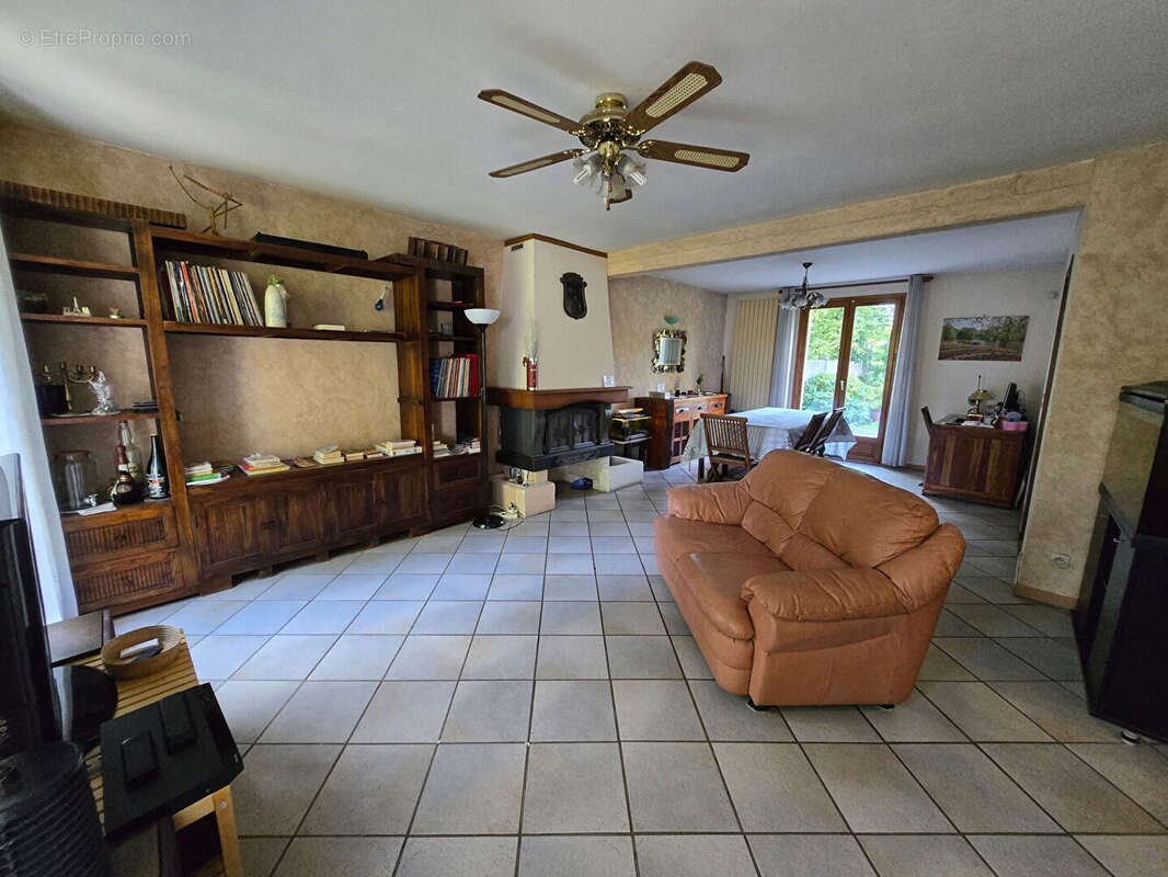 Maison à SAINTE-GENEVIEVE-DES-BOIS