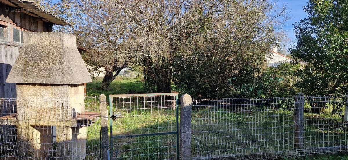 AVENSAN, jolie maison ancienne avec jardin - photo 12