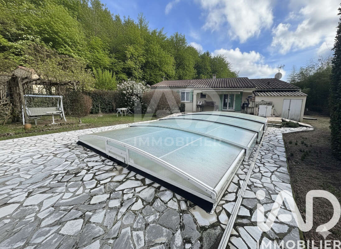 Photo 2 - Maison à LE MARTINET