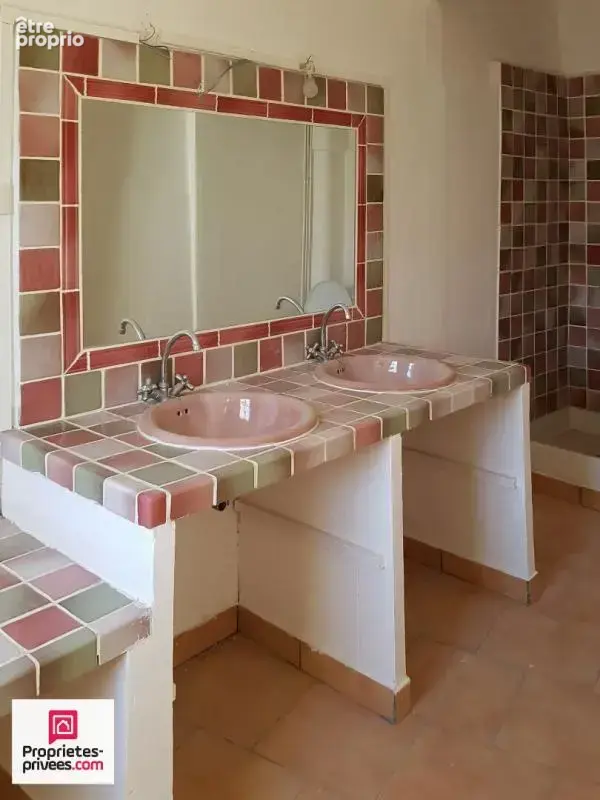 RIANS Appartement T2 2 -ème étage loué lumineux 45 m² - photo 16