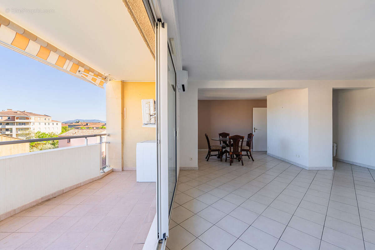 À vendre - Appartement 3 pièces avec terrasses, vue et parking, secteur saint mitre - photo 10