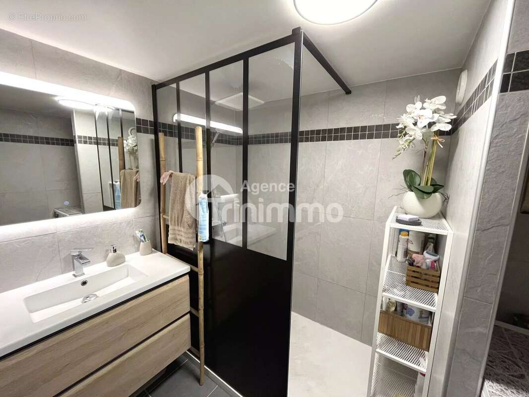 Vente appartement 3-4 pièces La Trinité - photo 9
