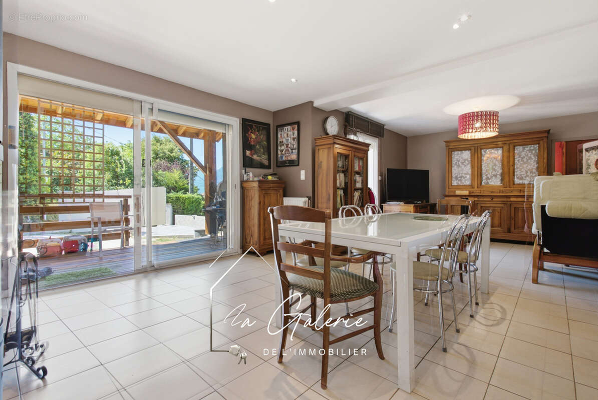 Rare a la vente belle maison situee sur saint martin le vinoux - photo 8