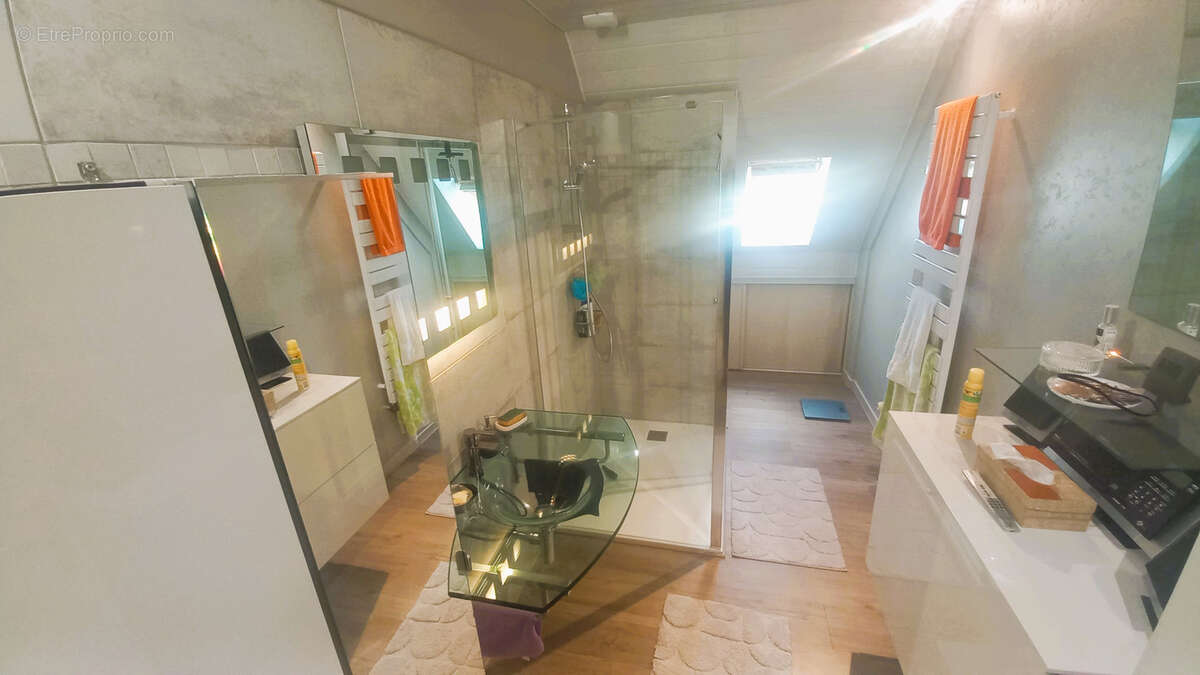 Maison à NOTRE-DAME-DE-BONDEVILLE