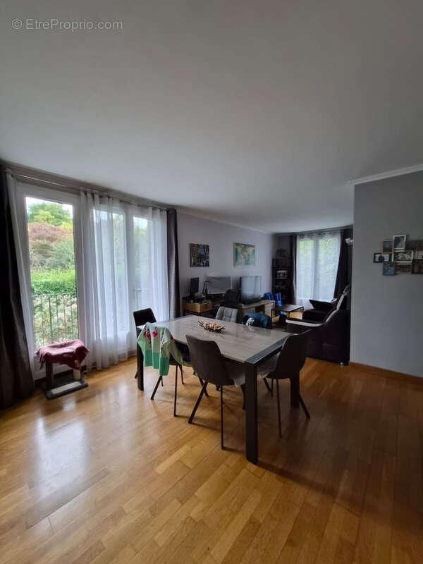 Appartement à MAREIL-MARLY