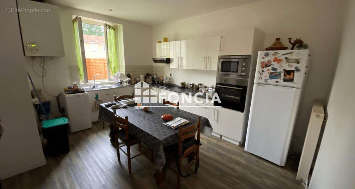 Appartement à LE CHAMBON-FEUGEROLLES