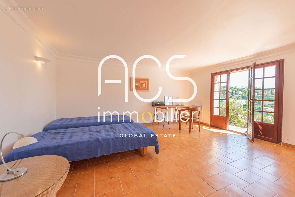 Maison à LES ISSAMBRES