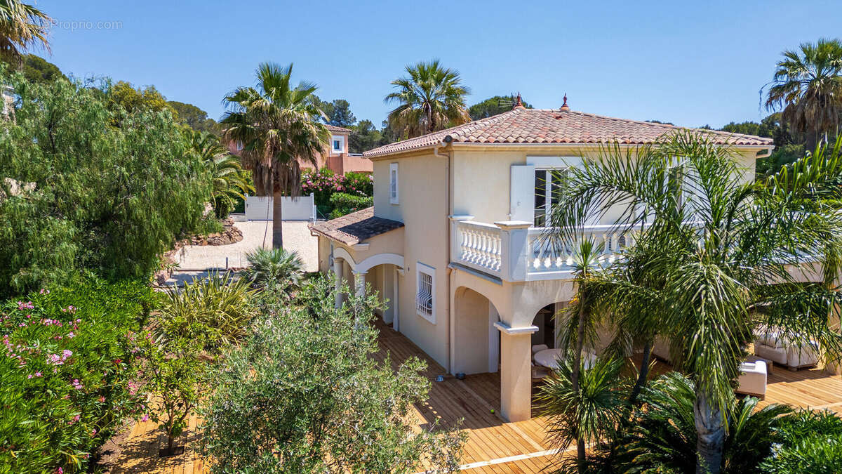 Villa rénovée 4 chambres  boulouris proche plages et commerces - photo 15