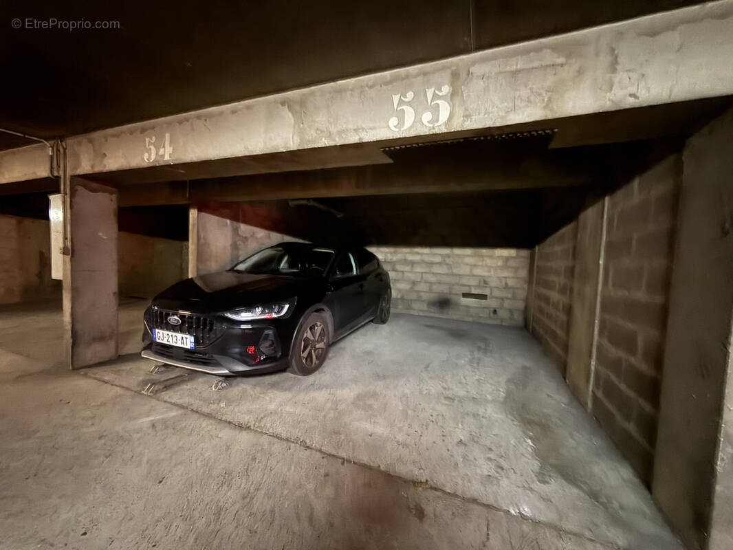 Parking à COURBEVOIE